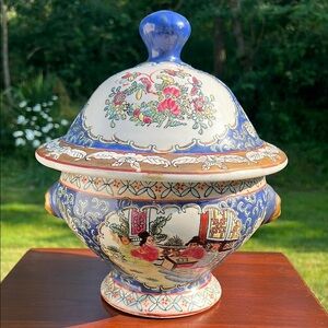 VTG Chinese Export Chinoiserie Handpainted Porcelain Large Soup Tureen Signed